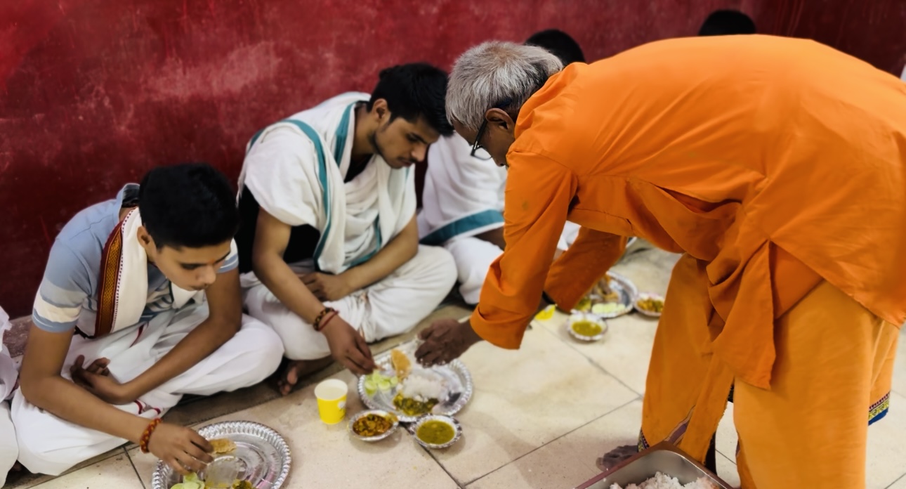 Sponsor Annadaan for 5 Batuks